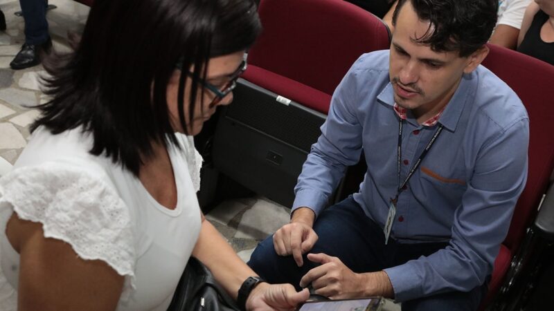 Diretores de escolas de Cariacica fazem treinamento para utilizar sistema de segurança