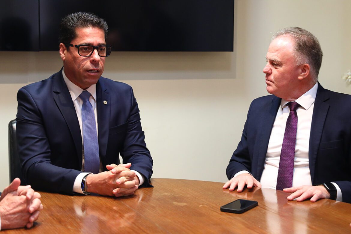 Parcerias pelo desenvolvimento: Assembleia Legislativa do ES recebe Governador e Vice-Governador em almoço