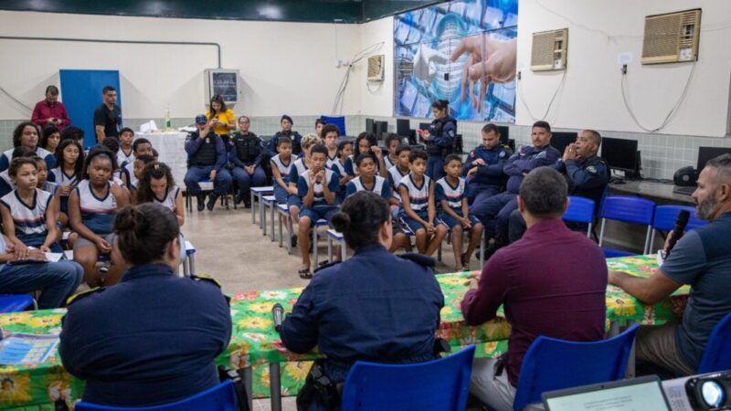 Alunos da UMEF Joffre Fraga conhecem o Centro de Operações da GMVV