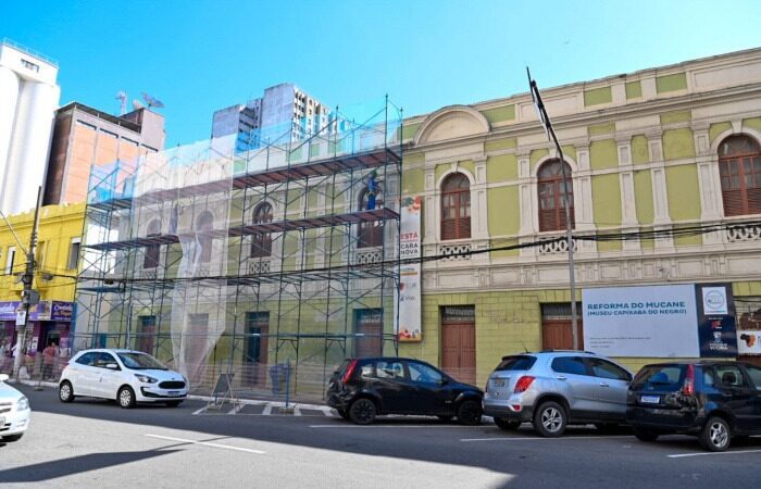 Prefeito de Vitória visita obras de restauro do Mucane