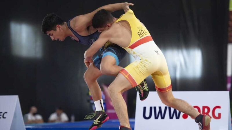Atletas da modalidade de Wrestling Sub-17 do programa “Escola de Esportes” se destacam na Serra