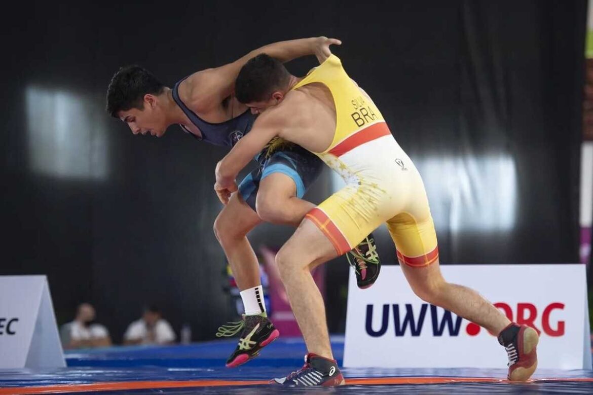 Atletas da modalidade de Wrestling Sub-17 do programa “Escola de Esportes” se destacam na Serra