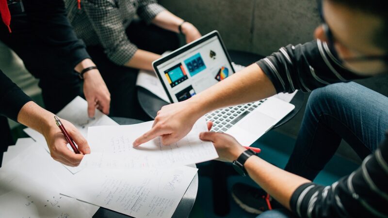 Jornais Online: Acesso Financeiro, Competitividade e Presença Online para Pequenas Empresas