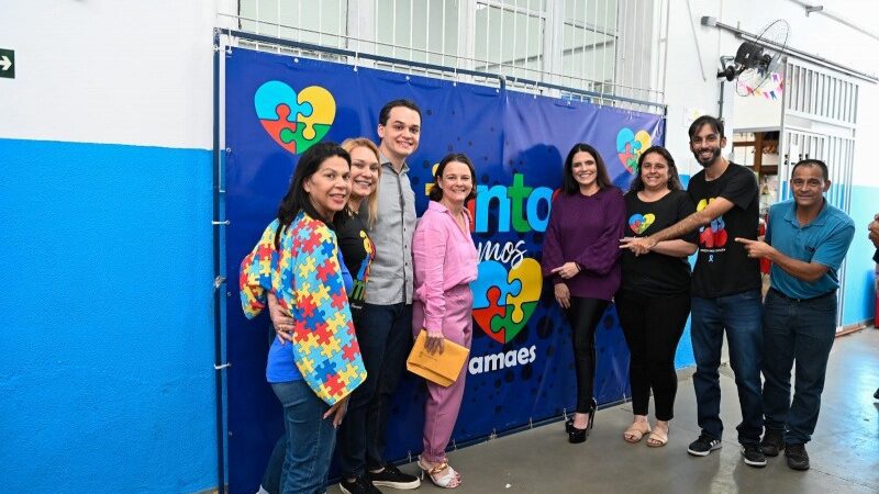 Entrega de mobiliário reforça o apoio da PMV à Amaes