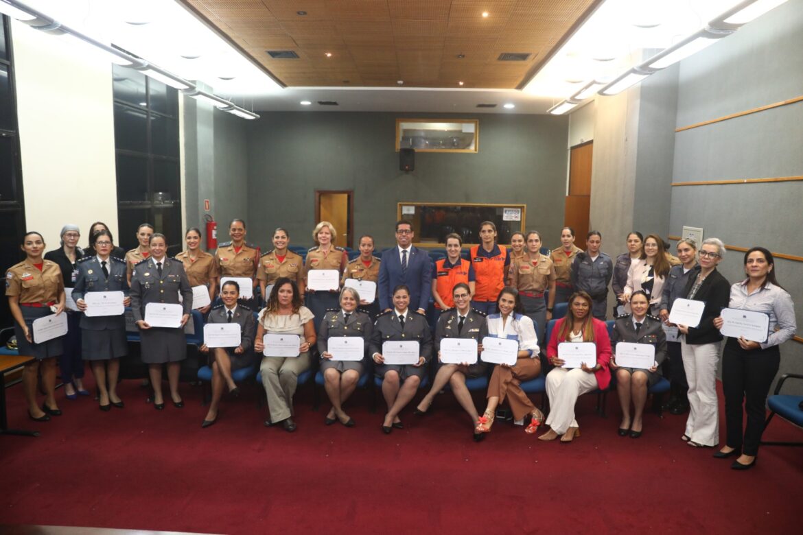 Homenagem do Presidente da Assembleia às mulheres da segurança pública no Dia Estadual da Mulher Policial Militar, Bombeiro Militar e Policial Civil