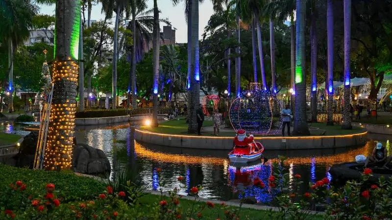 Vila Natalina no Parque Moscoso Encanta Vitória e Emociona o Prefeito Lorenzo Pazolini