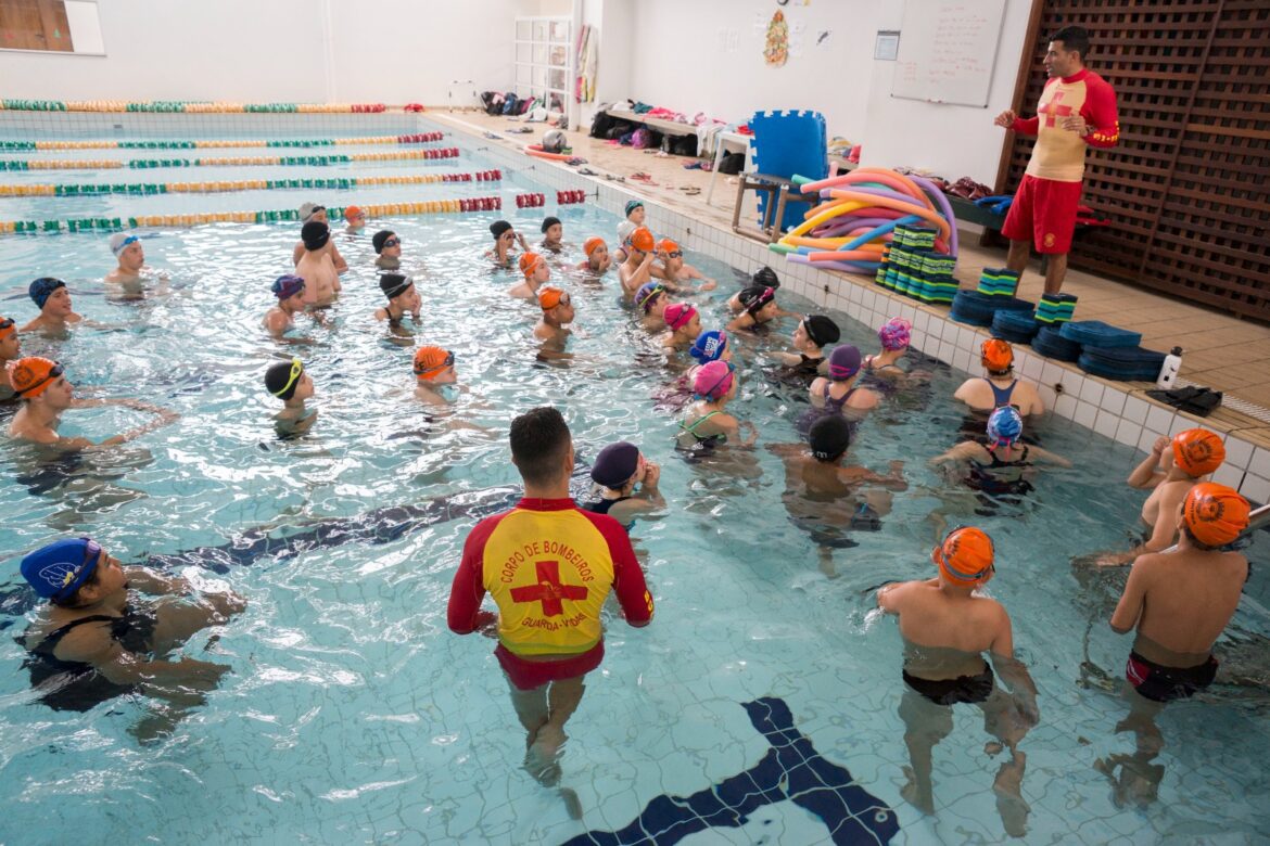 CBMES dá curso de prevenção e salvamento aquático para crianças e adolescentes de Vila Velha