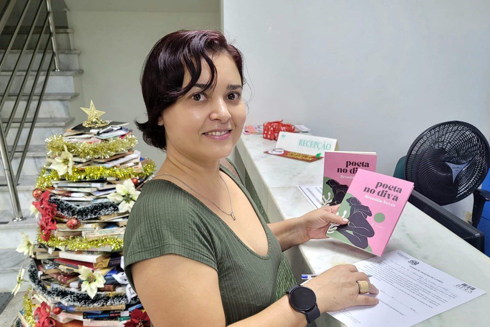 Escritora Brendda Neves lança o livro ‘Poeta no divã’ na Biblioteca Pública do Espírito Santo