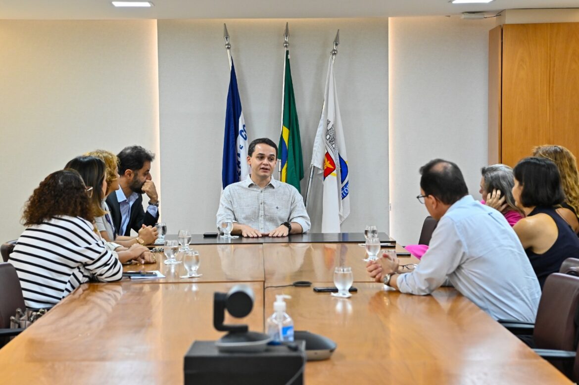 Fortalecimento de Políticas Públicas: Pazolini Discute Proteção às Mulheres com Juíza e Promotoras