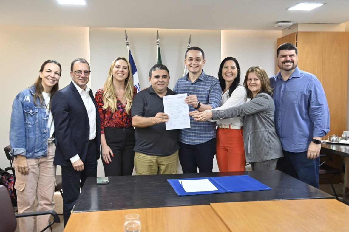 Pazolini nomeia professores aprovados em concurso