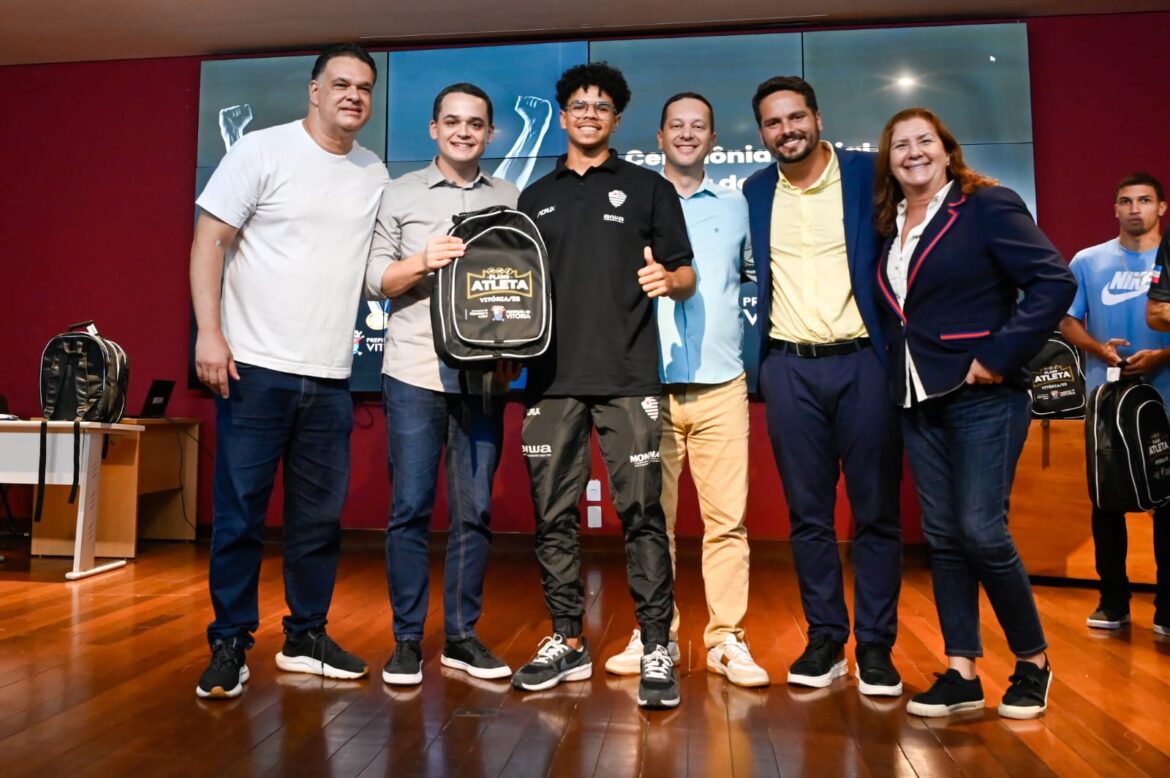 Plano Atleta: Pazolini entrega kits em cerimônia regada a alegria e gratidão