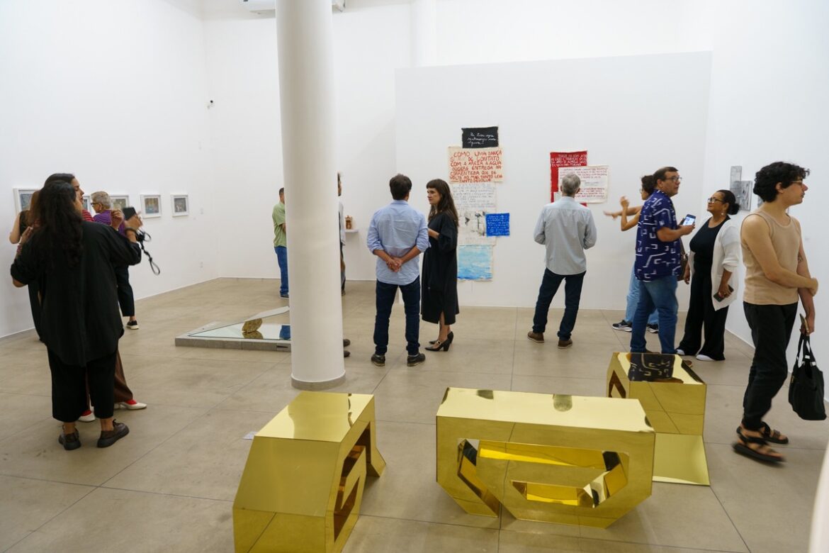Arte em diálogo: visitas mediadas por artistas aproximam o público da criação contemporânea capixaba na OÁ Galeria