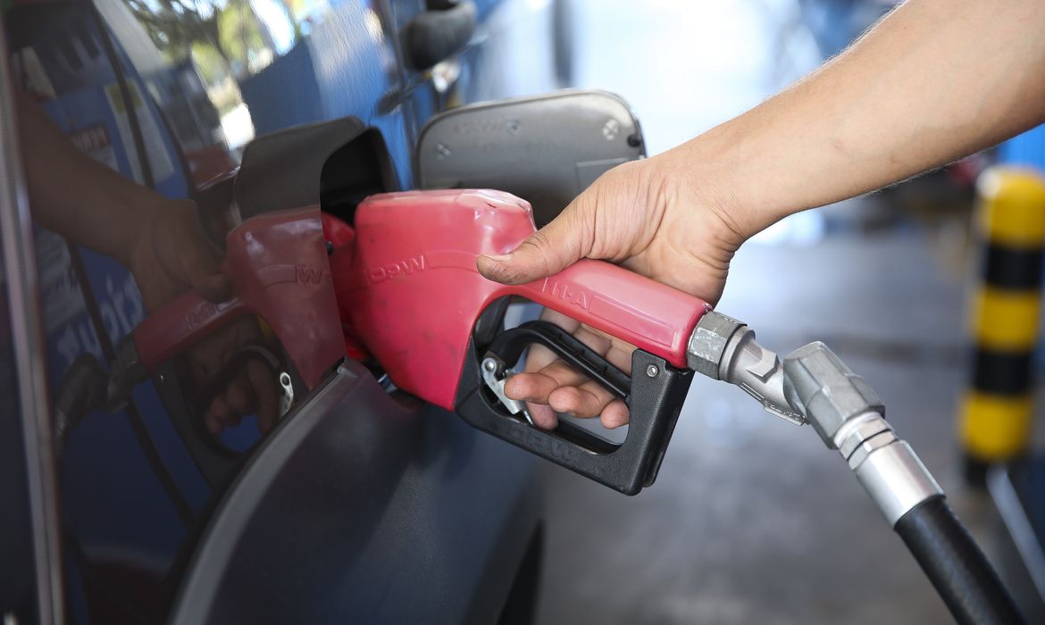 Gasolina por R$ 3,63 o litro em Vitória no Dia Livre de Impostos: confira onde