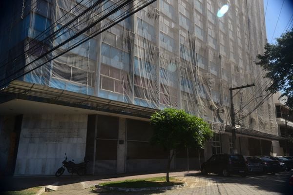 Vereadores realizam visita técnica ao edifício Castelo Branco, no centro de Vitória