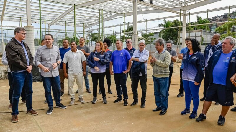 Pazolini e Evair de Melo visitam obra de cobertura das quadras do Tancredão seguem a todo vapor
