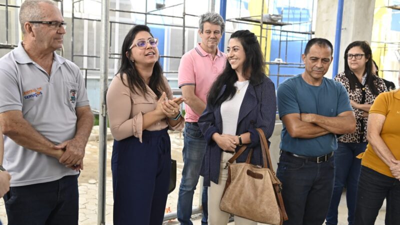 Mais uma escola de tempo integral em Vitória: Pazolini visita obra da EMEF Ronaldo Soares em Resistência