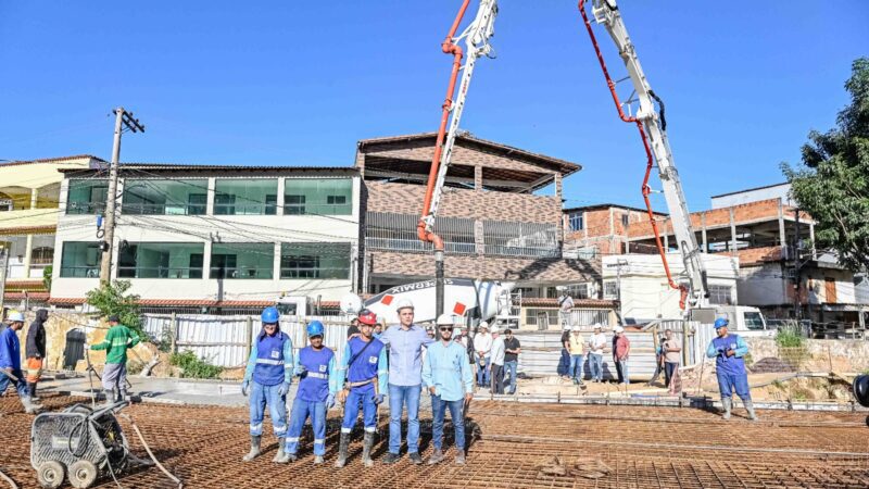 Pazolini acompanha concretagem do reservatório e contenção de Santa Teresa e obras de macrodrenagem na Grande Santo Antônio avançam