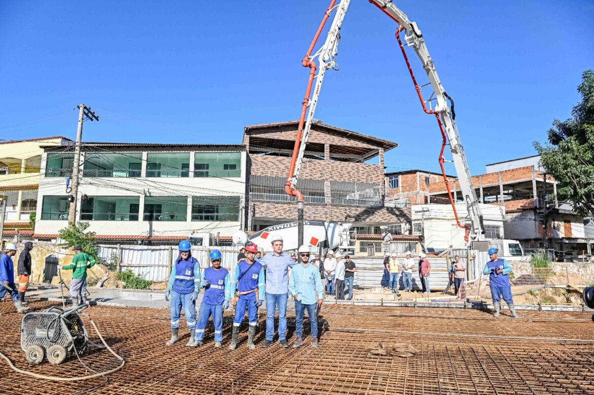 Pazolini acompanha concretagem do reservatório e contenção de Santa Teresa e obras de macrodrenagem na Grande Santo Antônio avançam
