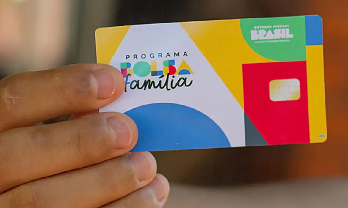 Bolsa Família: 27 municípios do ES tem mais inscritos do que empregados formais