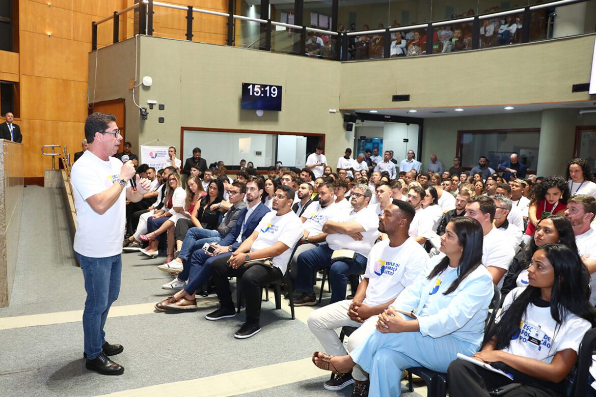 Iniciativa da Assembleia do ES com jovens é reconhecida em destaque nacional