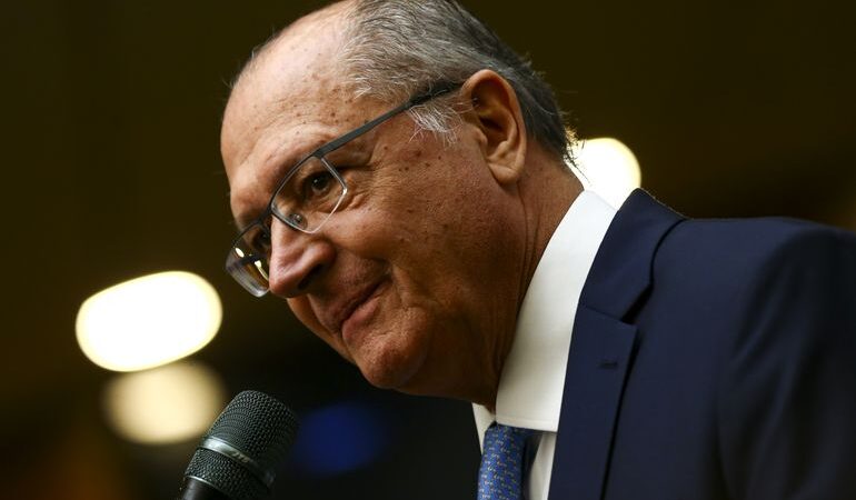 Brasil publica terça (15) decreto de reciprocidade sobre tarifaço de Trump