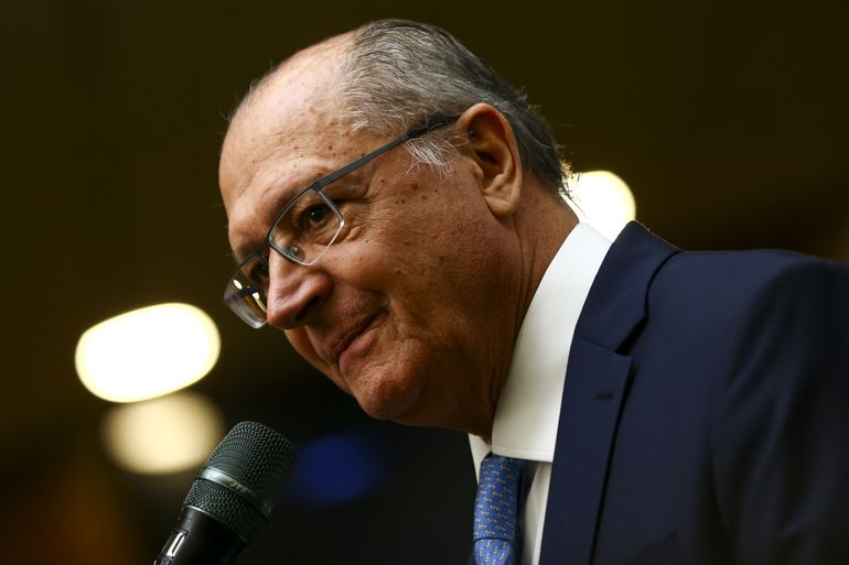 Brasil publica terça (15) decreto de reciprocidade sobre tarifaço de Trump