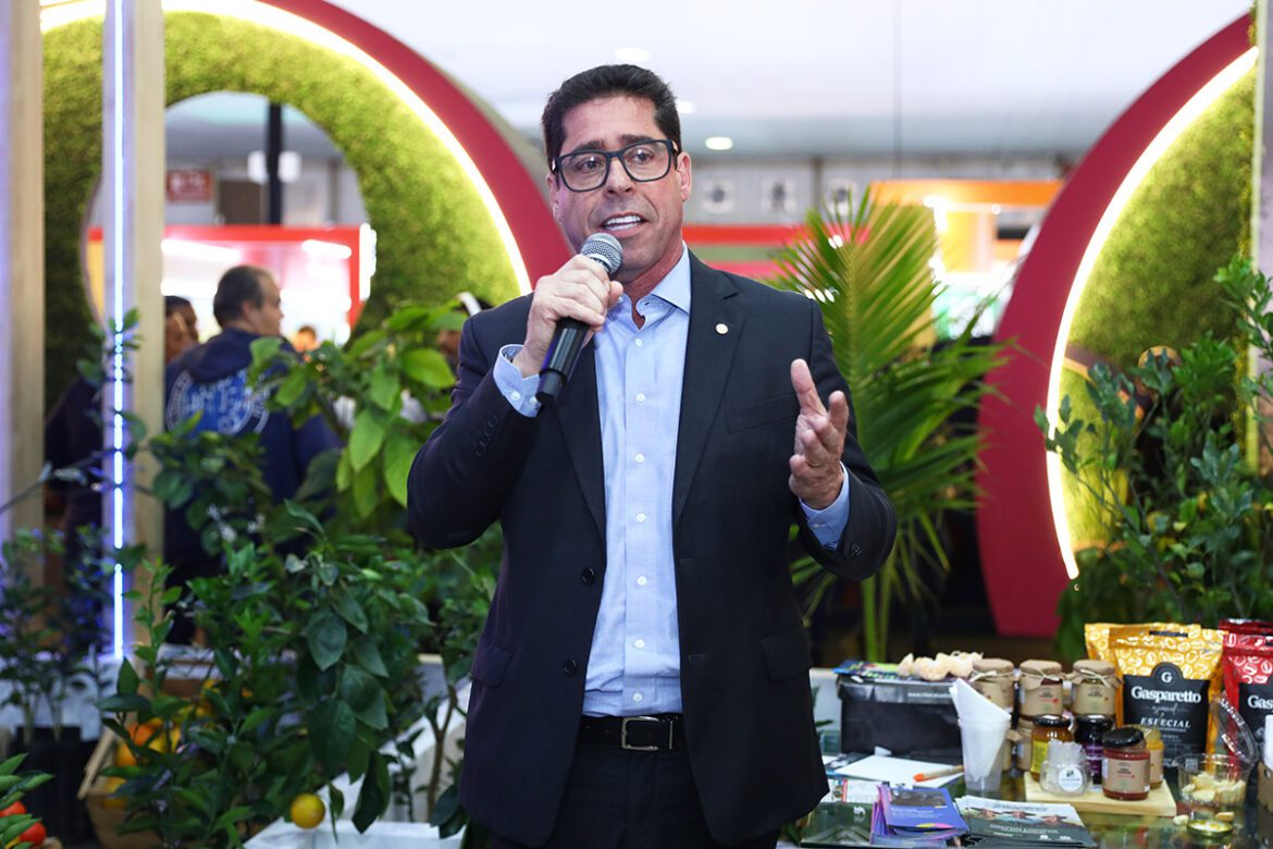 Feira reúne 78 municípios para mostrar riquezas culturais e econômicas do ES