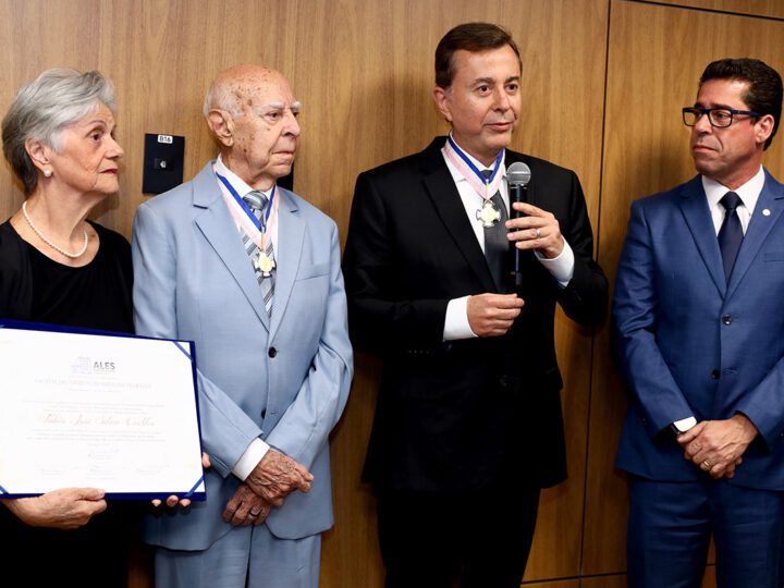 Presidente do Google recebe homenagem na Ales em evento sobre inteligência artificial