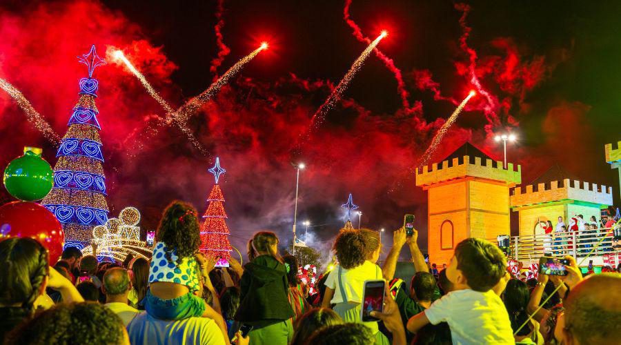 Magia de Natal toma conta da Prainha com a abertura da Vila Natalina