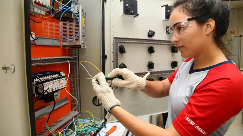Senai abre 500 vagas técnicas com contrato formal e auxílio mensal pelo Programa Autonomia e Renda