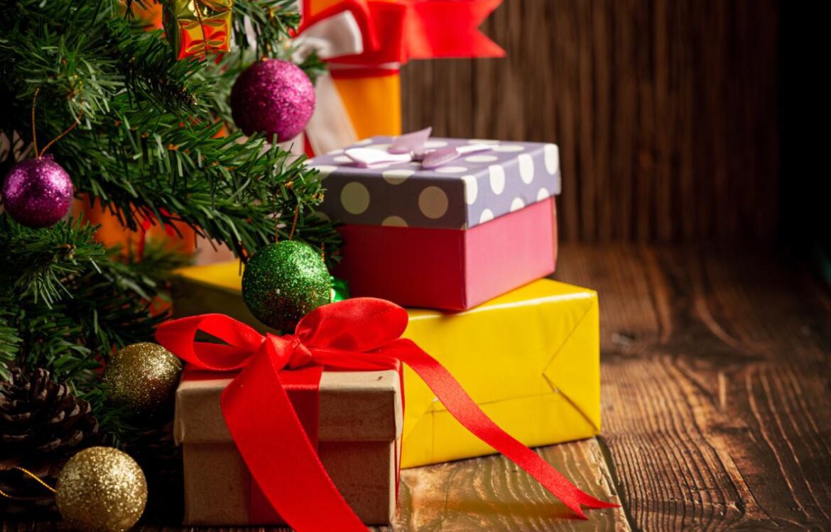 Procon Cariacica orienta consumidores sobre trocas e devoluções de presentes de Natal