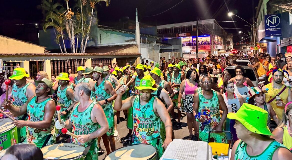 Folia toma conta de Piúma no Pré-Carnaval deste sábado (7)