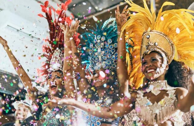 Carnaval movimenta a economia e anima o público no Sambão
