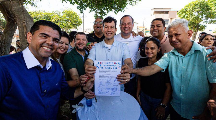 Arnaldinho dá início a obras estruturantes com assinatura de ordens de serviço