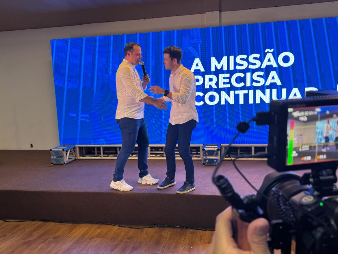 Com presença de lideranças de todo o ES, Victor fortalece grupo político e amplia projeção estadual