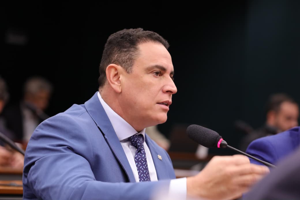 Pacote contra feminicídio apresentado por Da Vitória eleva pena máxima para 50 anos