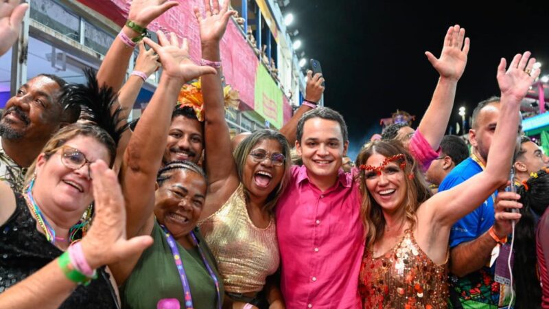Pazolini abre o Carnaval do Brasil, reforça a Cidade do Samba e acompanha a folia direto do Sambão do Povo