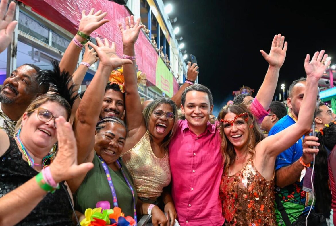 Pazolini abre o Carnaval do Brasil, reforça a Cidade do Samba e acompanha a folia direto do Sambão do Povo