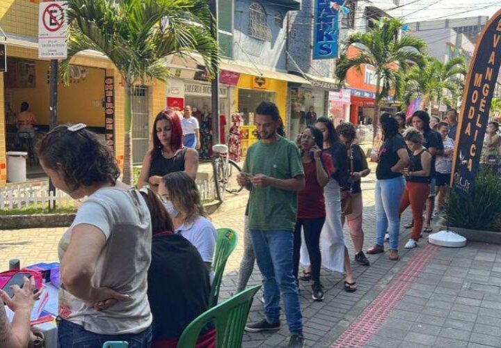 Procon Vila Velha leva orientação a consumidores e lojistas no Polo de Moda Glória