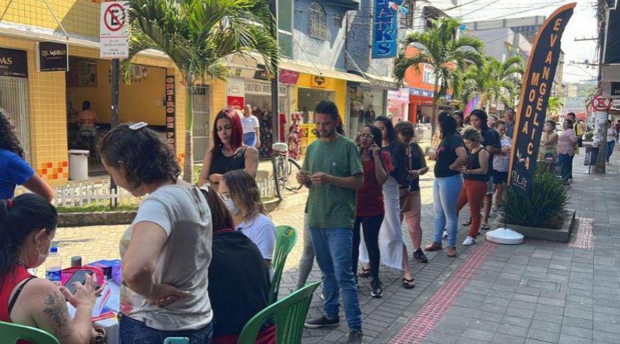 Procon Vila Velha leva orientação a consumidores e lojistas no Polo de Moda Glória