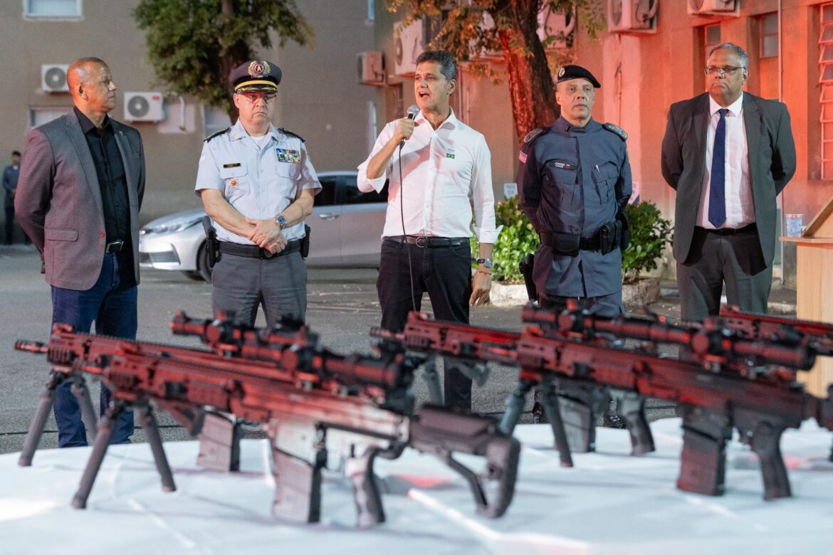 Vice-governador anuncia entrega de 1.039 fuzis e viaturas para a Polícia Militar