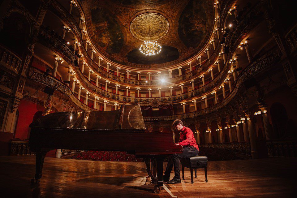 Bruno Hrabovsky apresenta show de Pink Floyd em versão para piano no Sônia Cabral