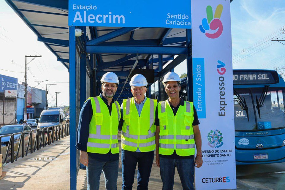Casagrande e Ferraço realizam visita à plataforma modelo do BRT na Avenida Carlos Lindenberg