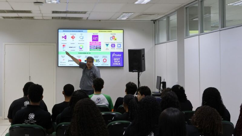 Prodest apresenta tecnologias do governo digital a estudantes de Linhares