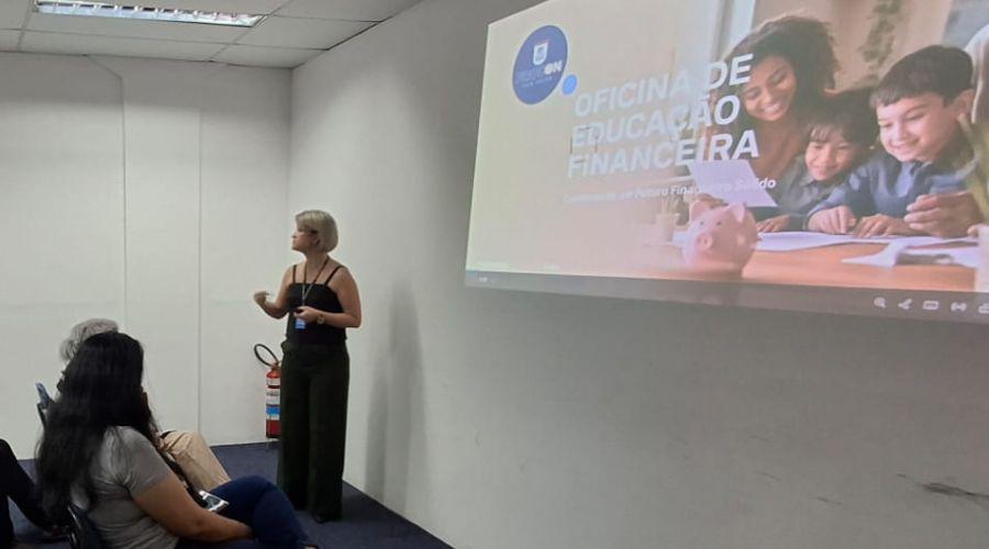Procon aposta na educação financeira para auxiliar consumidores endividados