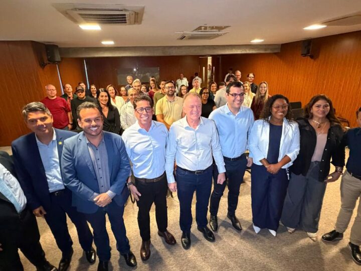 Marcelo Santos reúne pré-candidatos e mira bancada de até oito deputados estaduais pela federação