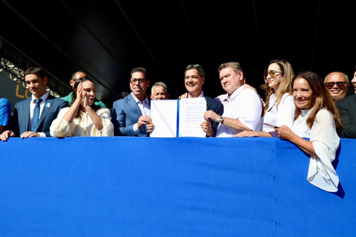 Aniversário de Cariacica é marcado por pacote de investimentos de mais de R$ 49 milhões