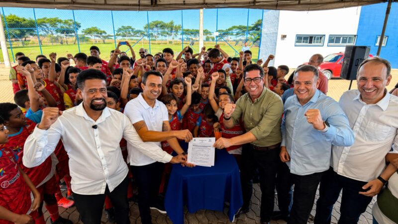 Presidente da Ales, Marcelo Santos inaugura e autoriza novos Campos Bom de Bola pelo Estado