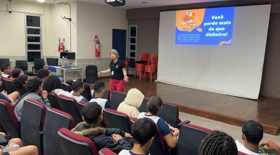 Palestra nesta terça-feira orienta alunos sobre os riscos das apostas online