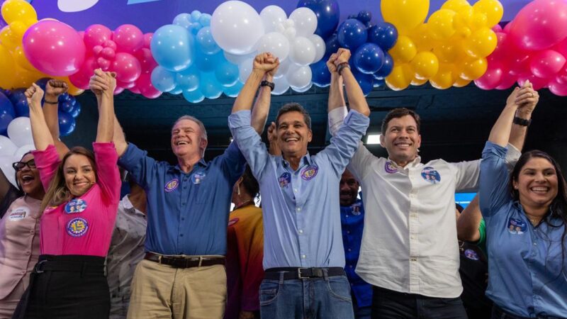 Em Vila Velha, Arnaldinho reúne aliados e lança candidaturas de Ferraço e Casagrande